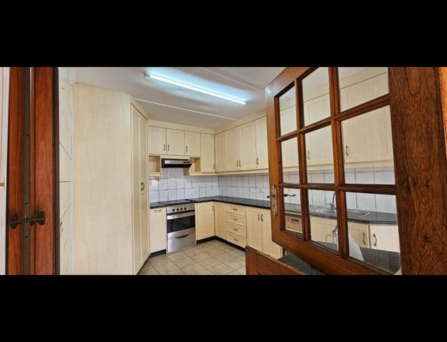 4 BEDROOM PROPERTY TO RENT IN SCOTTBURGH SOUTH